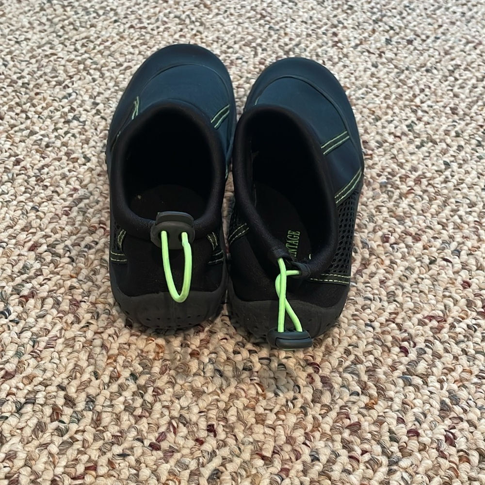 Crown Vintage Poseidon Water Shoe. NIB. Size 3 Youth - Picture 3 of 7